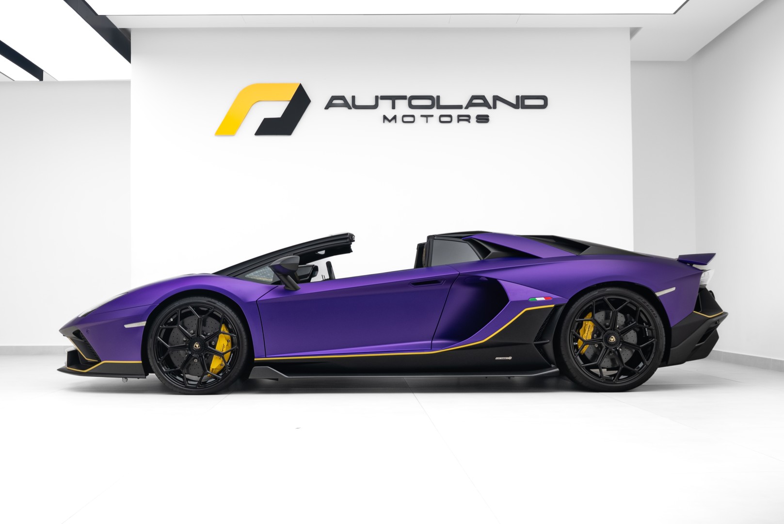 2022 LAMBORGHINI AVENTADOR ULTIMAE 01 OF 250. FULL CARBON